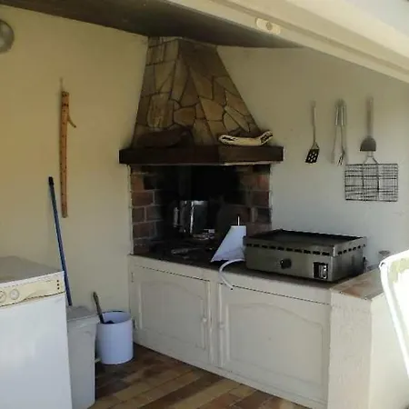 Charming With Private Swimming Pool And Garden *